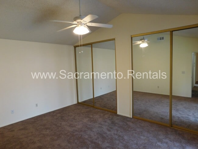 Building Photo - Great 3bd/2ba Home with 2 Car Garage!