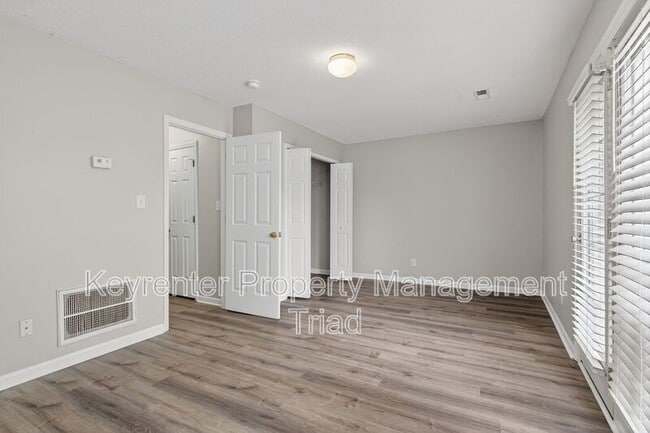 Building Photo - 94 Tannenbaum Cir