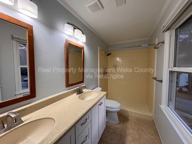 Building Photo - 102 Brodick Ct