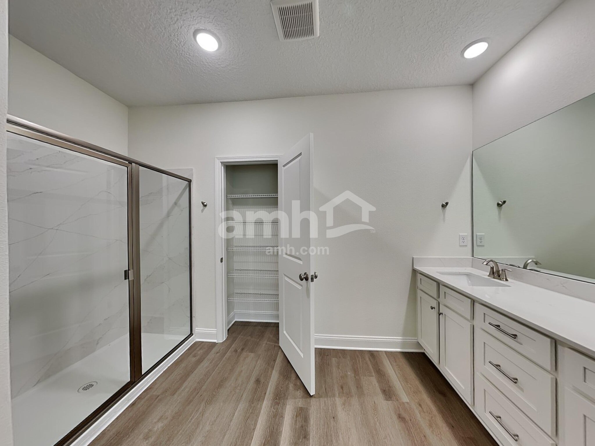 Building Photo - 11661 Hillside Dr