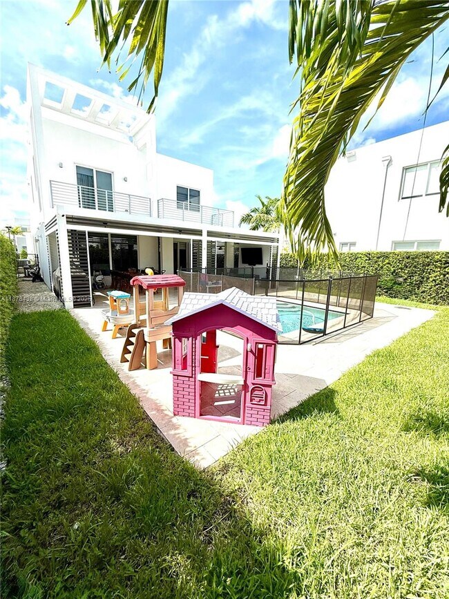 Building Photo - 10359 NW 67th Terrace