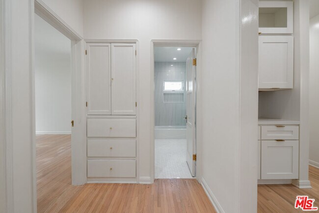 Building Photo - 1209 S Highland Ave