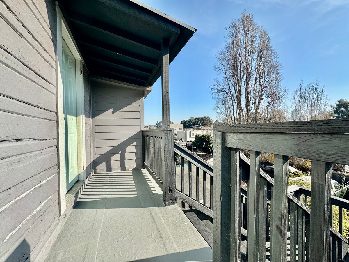 Building Photo - 695 30th St