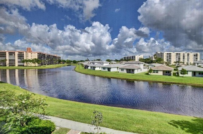 Building Photo - 14747 Cumberland Dr