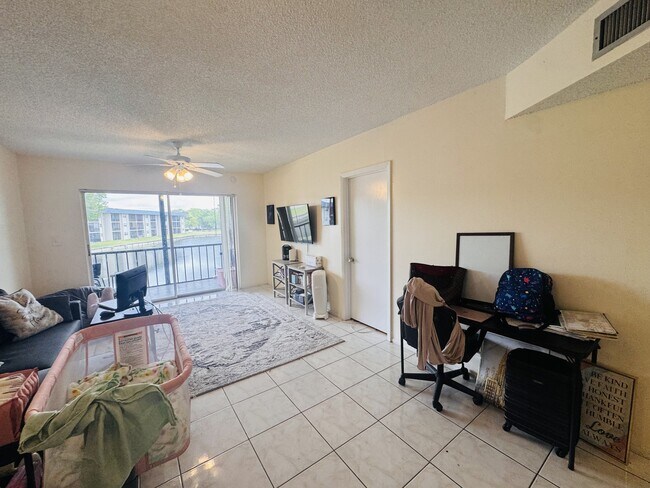 Building Photo - 8025 S Colony Cir