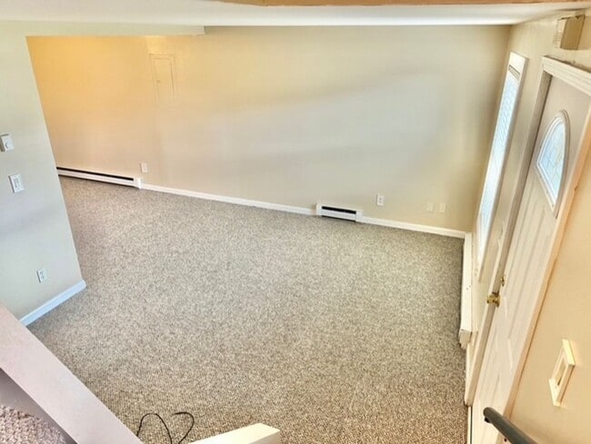 Building Photo - 120 Hinsdale St