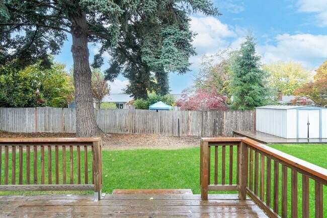 Building Photo - Living & Family Room! Freshly updated!