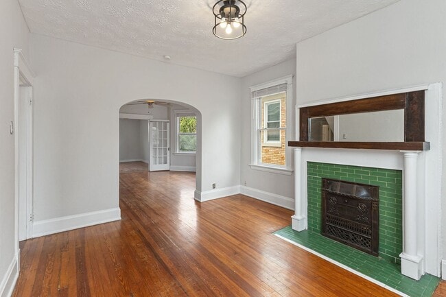 Building Photo - 2607 Robertson Ave