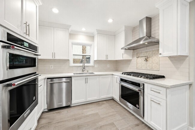 Building Photo - 15414 Ripplestream Dr