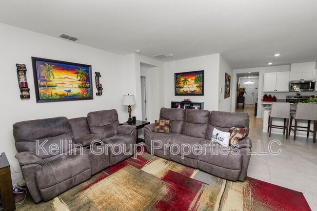 Building Photo - 833 Ambleside Dr