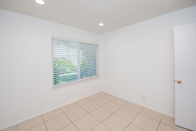 Building Photo - Spacious 4 Bedroom Home in Quiet Yorba Linda Neighborhood