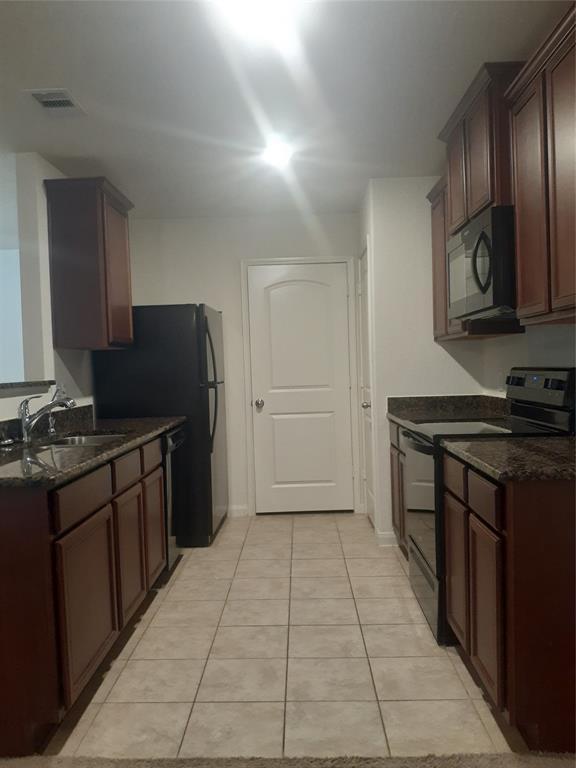 Building Photo - 22610 Cloverland Field Dr