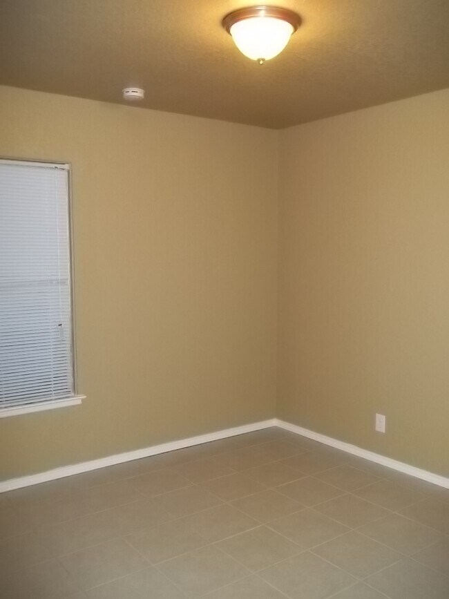 Building Photo - 4251 Wild Oak Dr