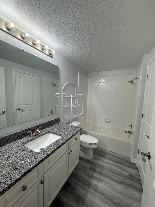 Building Photo - 14226 Fredricksburg Dr