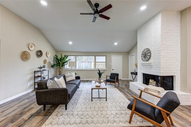Building Photo - 15706 Amapola Dr