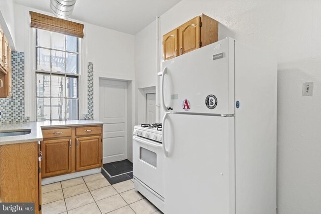 Building Photo - 328 S 15th St