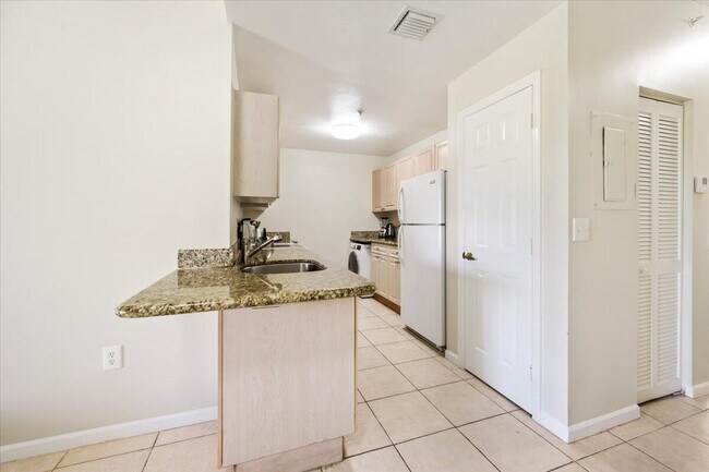 Building Photo - 2060 Greenview Shores Blvd