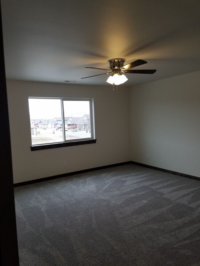 Building Photo - 1512 Butler Creek Ave