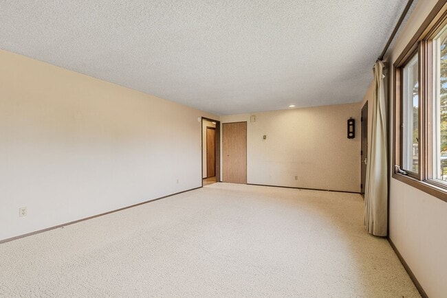 Building Photo - 9 Big Horn Dr