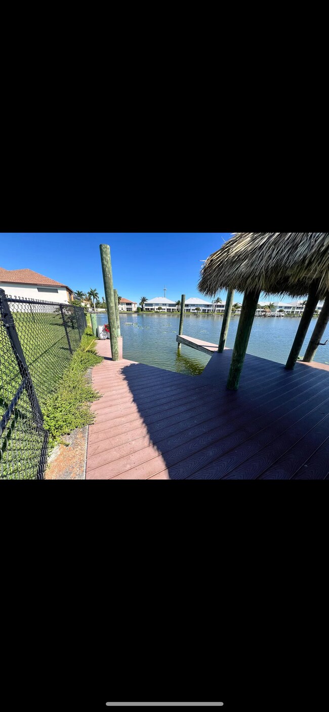 Building Photo - 403 SW 3rd Ct