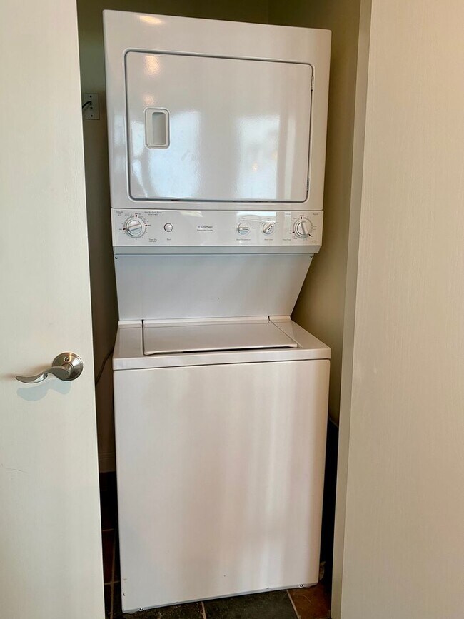 Building Photo - Luxury 2 Bed 2.5 Bath Condo in Central OKC