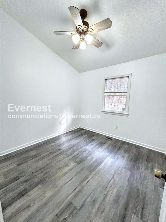 Building Photo - 3214 Westbury Dr