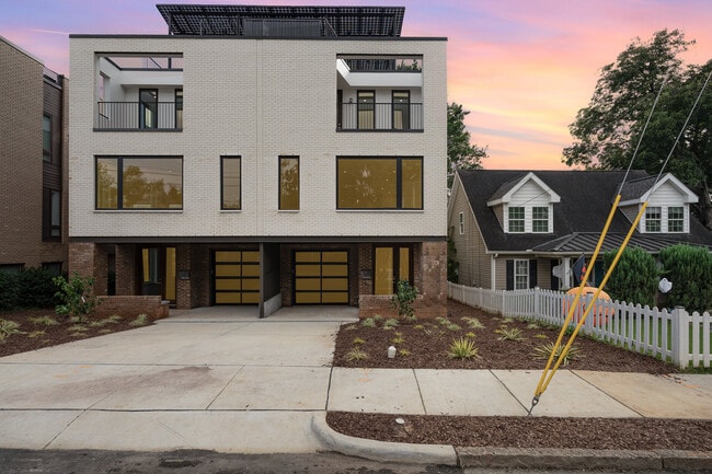 Building Photo - 515 W Lenoir St