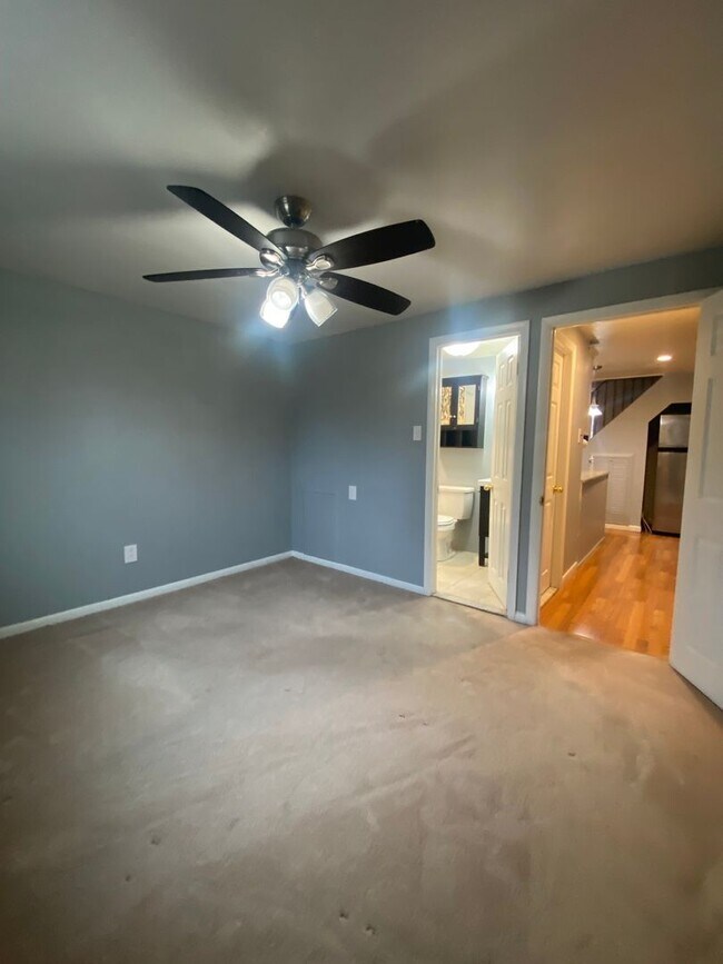 Building Photo - 233 S State Rd