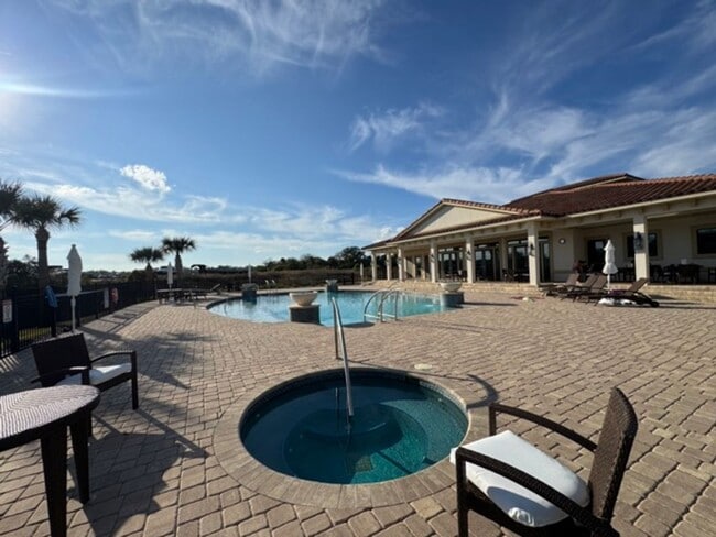 Building Photo - Coastal Living in Marina del Palma?!