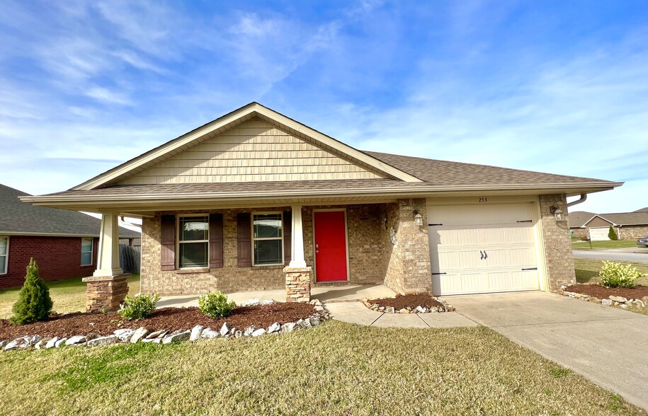 Primary Photo - 253 Village Springs Dr