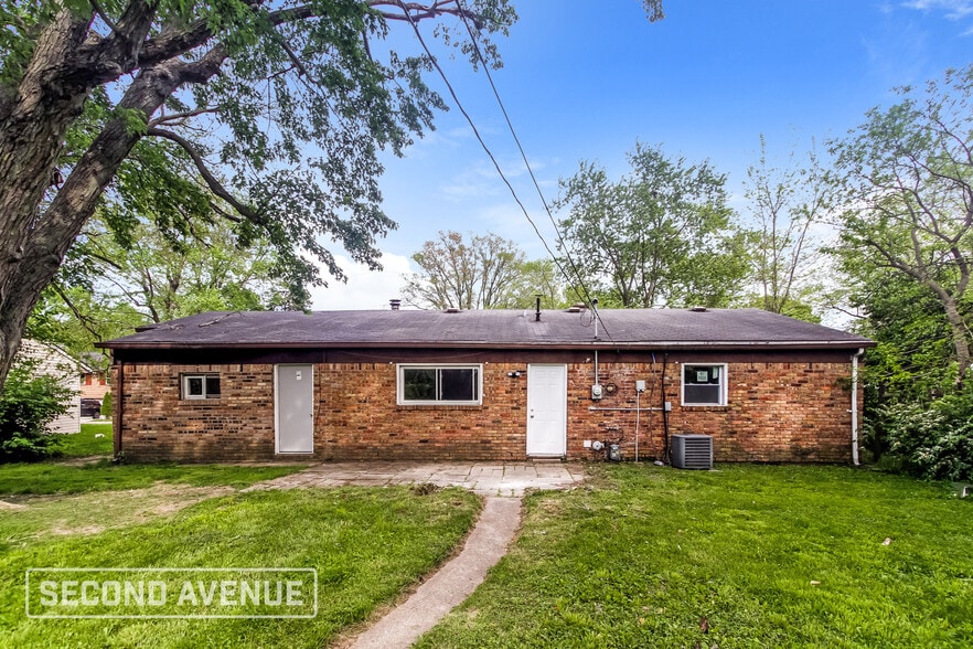 Building Photo - 3728 N Brentwood Ave