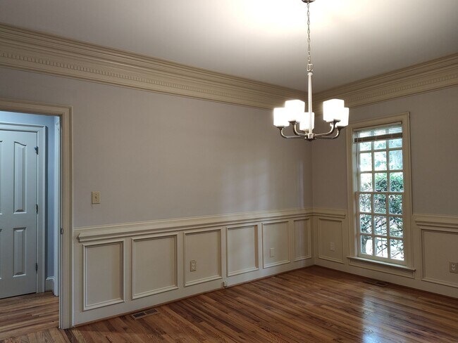 Building Photo - Stunning home located in the Popular Piper Glenn Community!