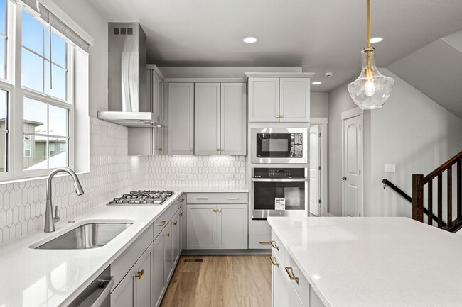 Building Photo - Spacious Family Home in Quiet Neighborhood