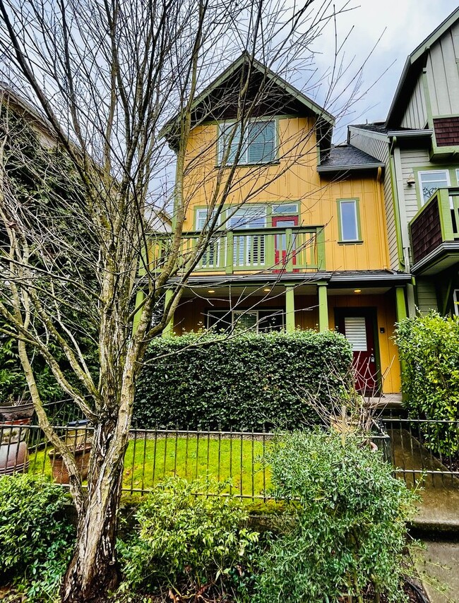 Building Photo - Bainbridge Island Townhome, Walking Distan...