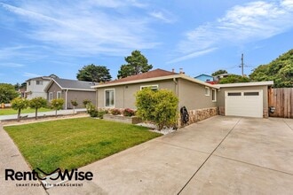 Building Photo - 110 Cuesta Dr