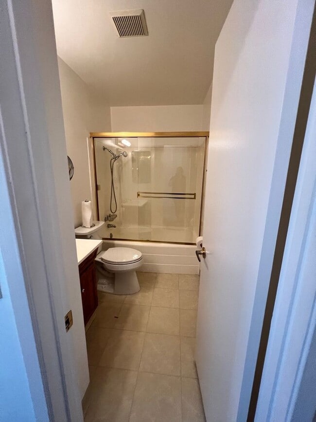 Building Photo - Spacious 2-Story House in Whittier