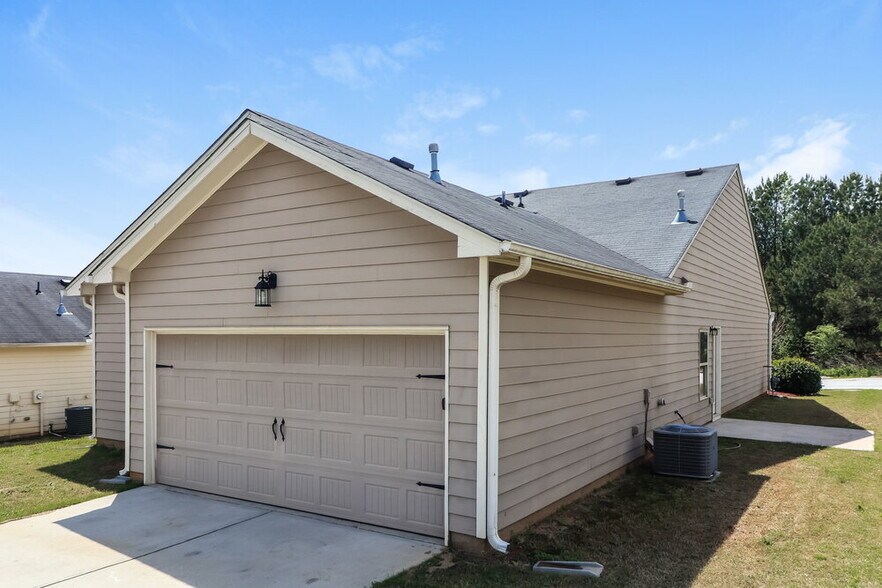 Building Photo - 2950 E Captiva Dr