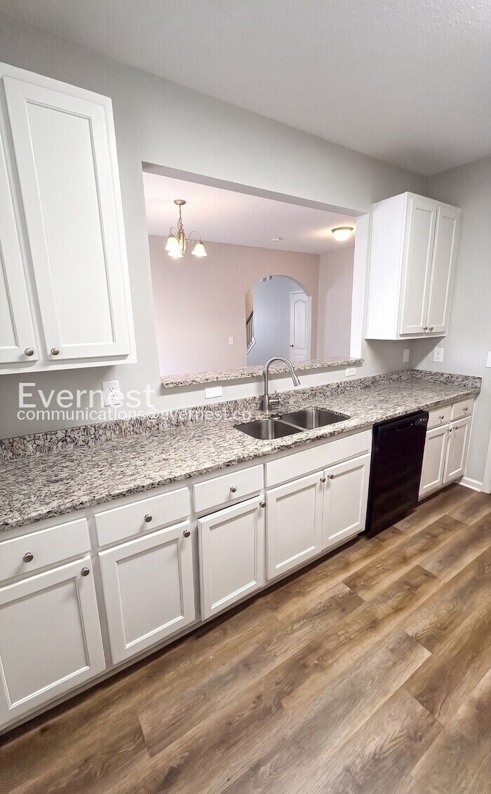 Building Photo - 8631 Thomas Ln
