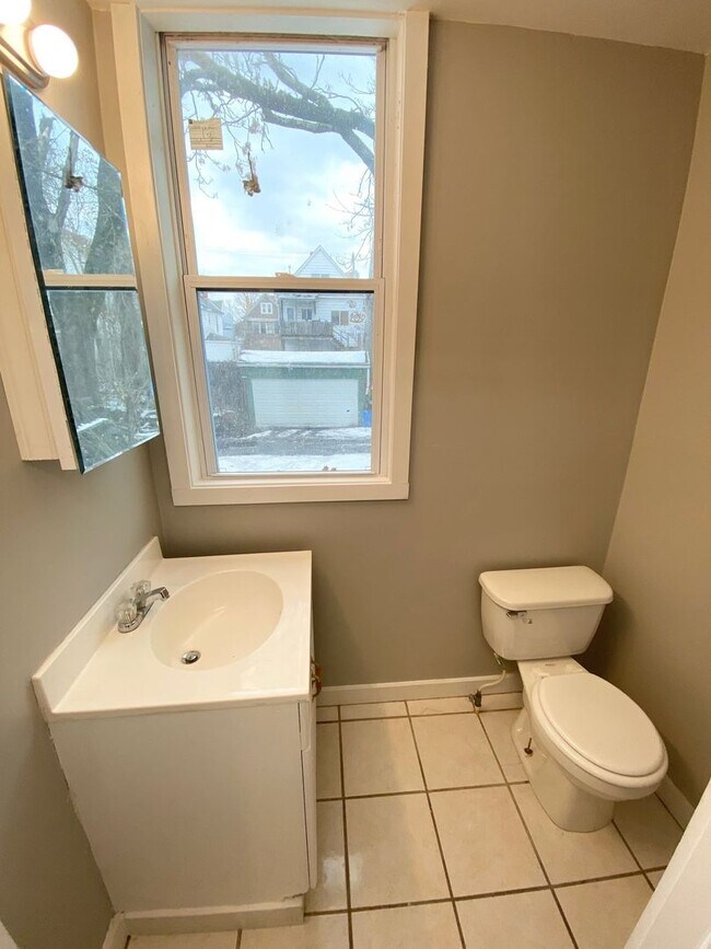 Building Photo - Newly Renovated 4 Bedroom, 1.5 Bathroom in...
