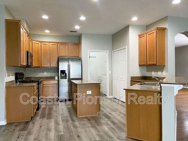 Building Photo - 29832 Cedar Waxwing Dr
