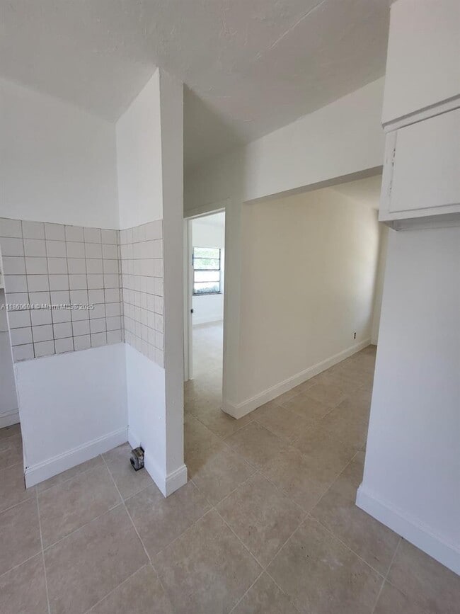 Building Photo - 640 NW 77th St