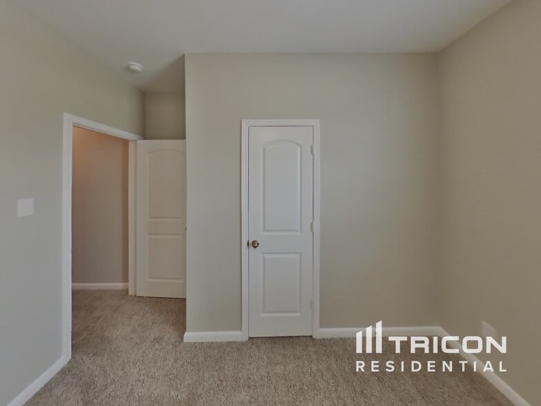 Building Photo - 9721 Sierra Grande Dr