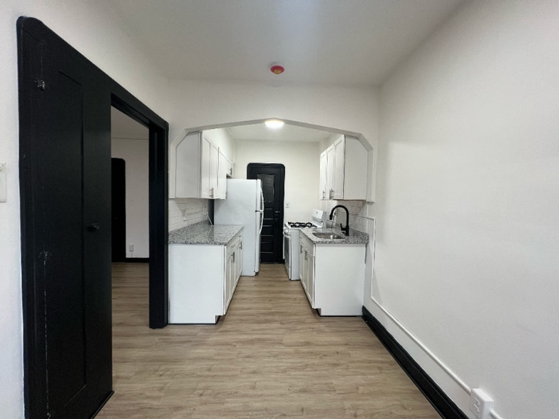 Building Photo - 1411 Roycroft Ave