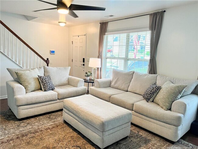 Building Photo - 52 Expedition Dr