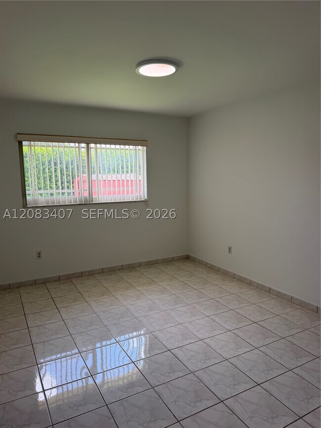 Building Photo - 1731 SW 103rd Ave