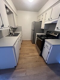 Building Photo - Pine View Apartments