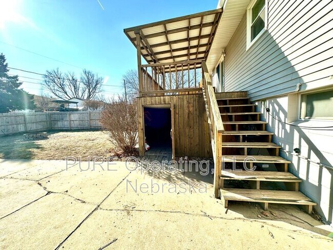 Building Photo - 20215 Pinkney St