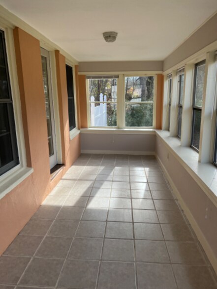 Building Photo - 506 Stafford Rd