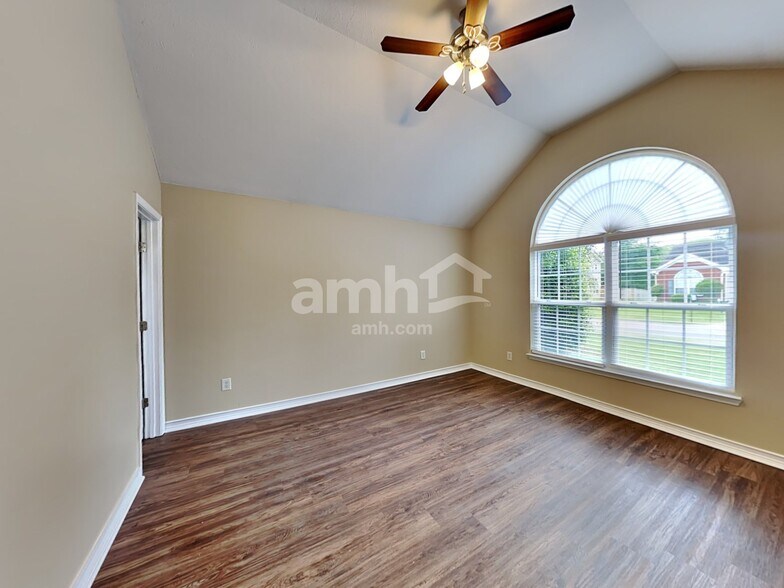 Building Photo - 304 Sarava Ln