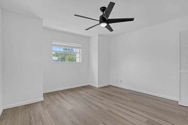 Building Photo - 935 Honeytree Ln